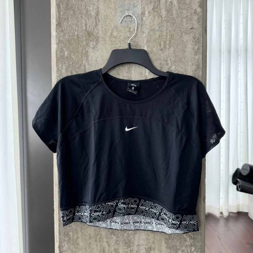 Nike Pro Graphic Crop Top